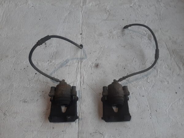 Bremssattel vo. li+re - Audi A3 8P, VW Golf V, VI